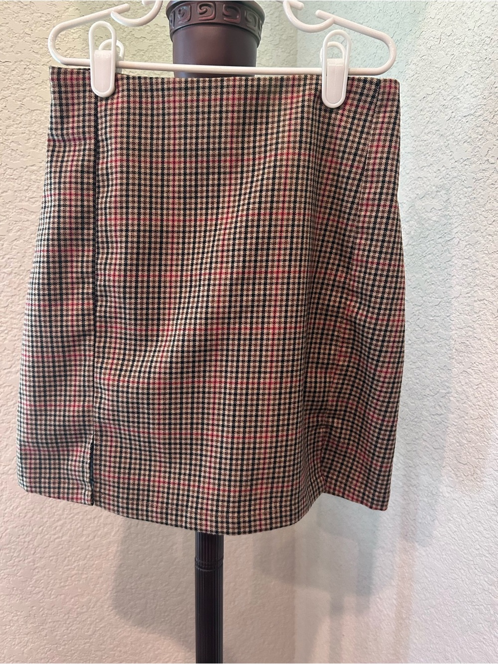 Brandy Melville Houndstooth Mini Skirt in Black, Beige and Red